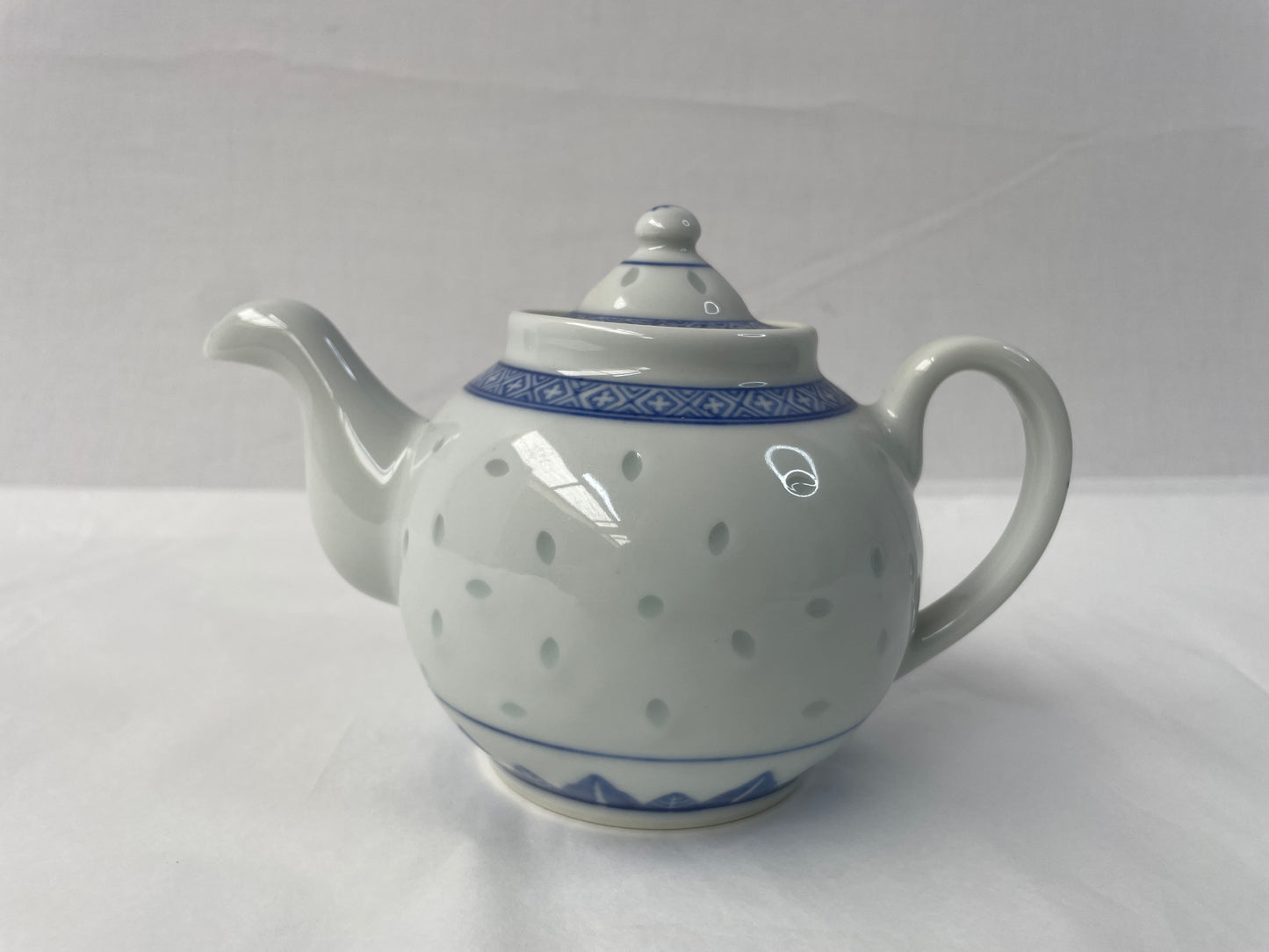 
                  
                    Tienshan Jingdzen Porcelain - Small Teapot (16355)
                  
                