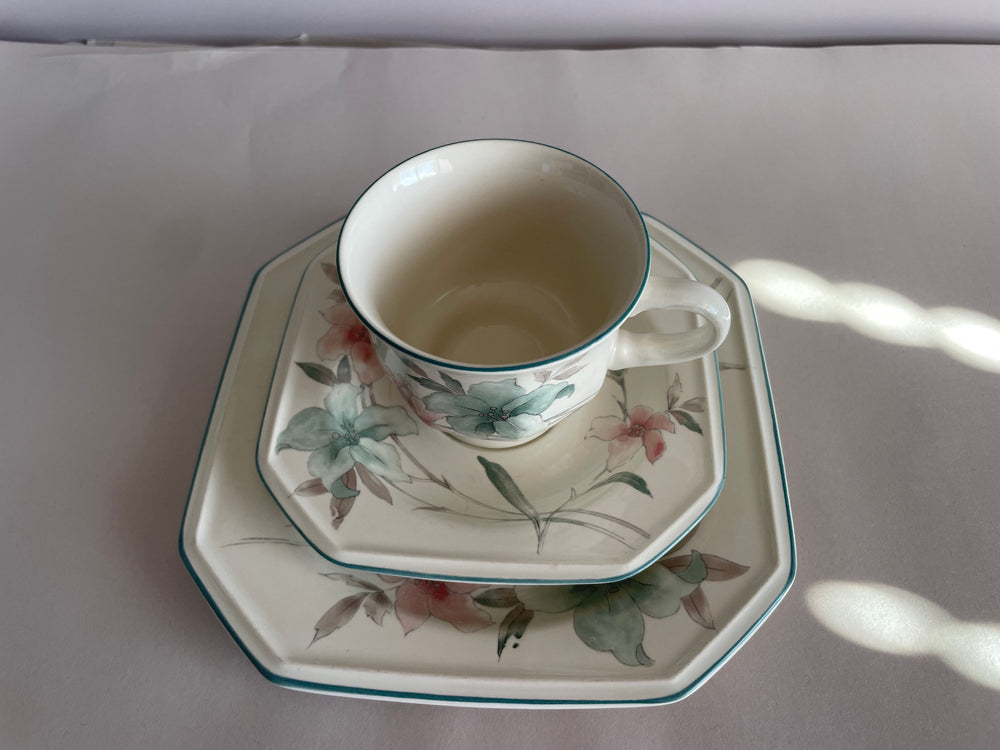 
                  
                    Mikasa French Lily Japan x 8 Tea Set (16417)
                  
                