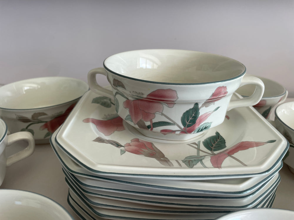 
                  
                    Mikasa Silk Flowers 8 x Soup and Plates (16421)
                  
                