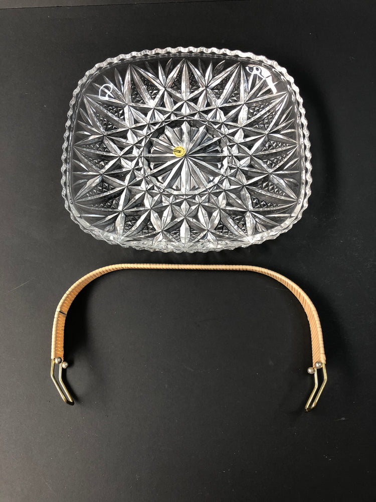 
                  
                    Vintage Crystal Platter with Handle (16378)
                  
                