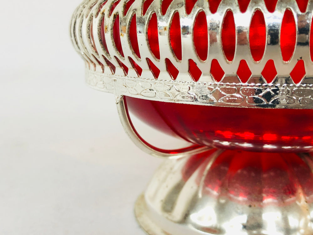 
                  
                    Queen Anne Silver Plate - Red Glass Insert Dish (14637
                  
                