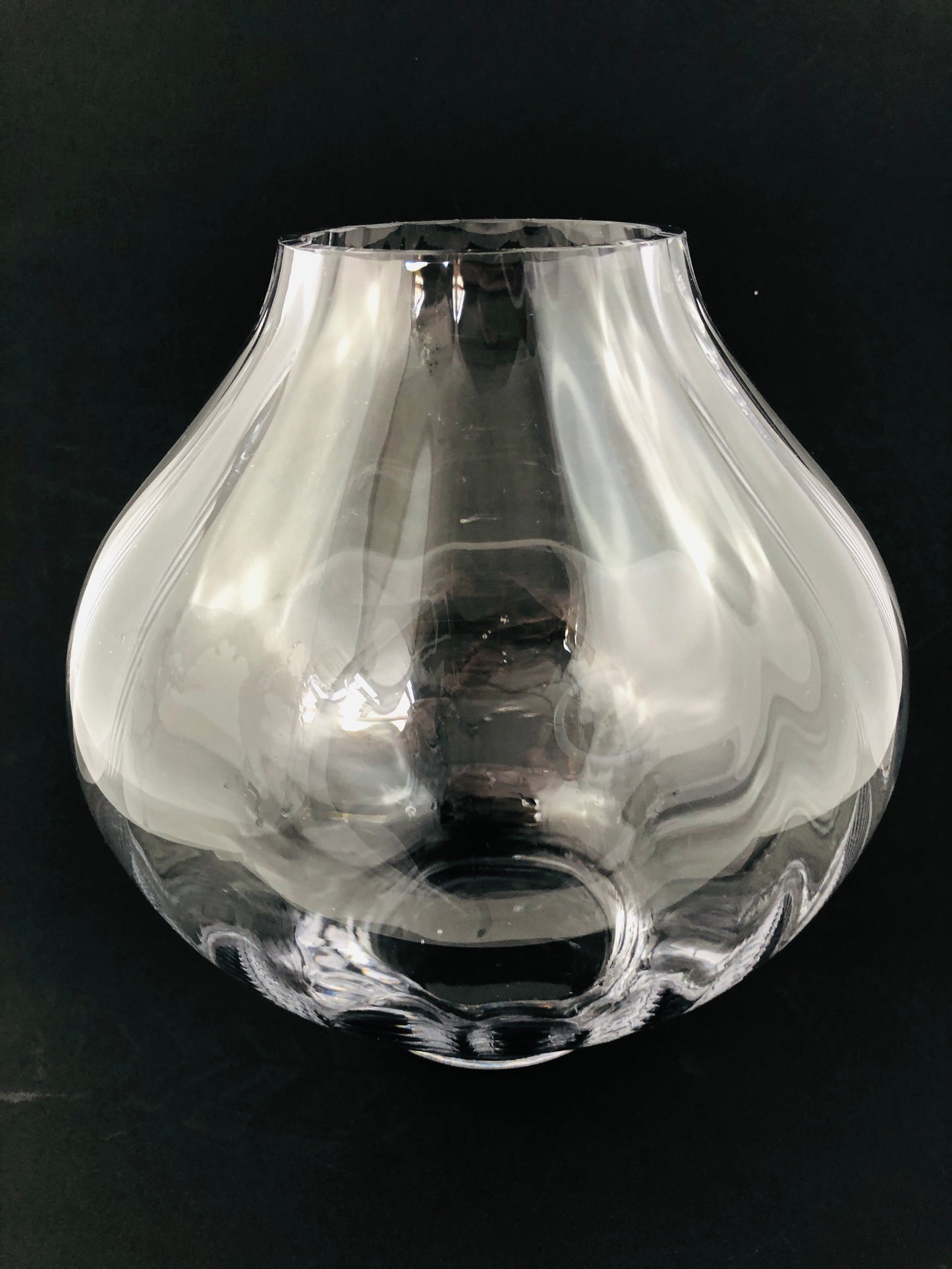 
                  
                    Stunning Glass/Crystal Bulb Waterfall Vase (21880)
                  
                