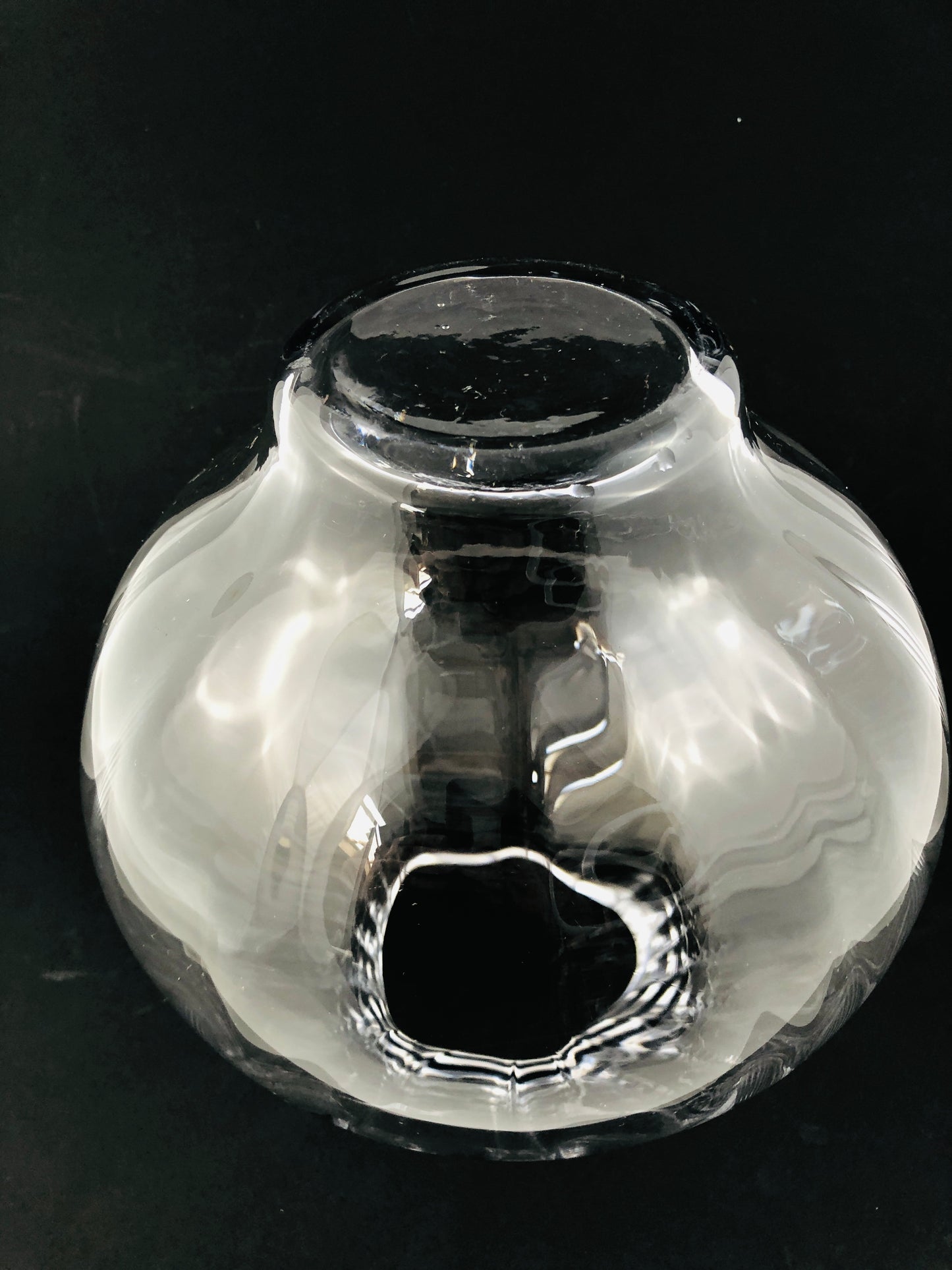 
                  
                    Stunning Glass/Crystal Bulb Waterfall Vase (21880)
                  
                