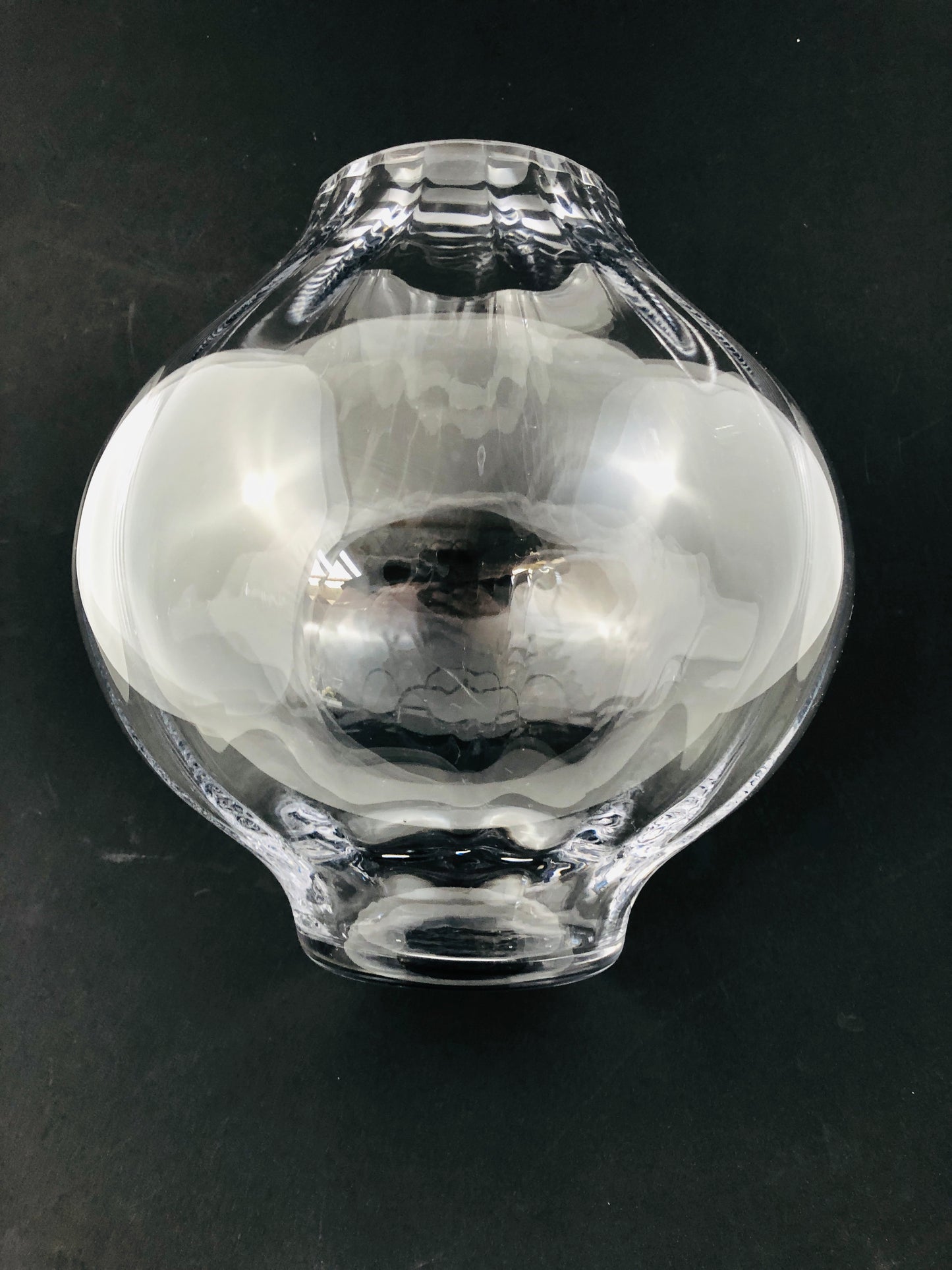 
                  
                    Stunning Glass/Crystal Bulb Waterfall Vase (21880)
                  
                