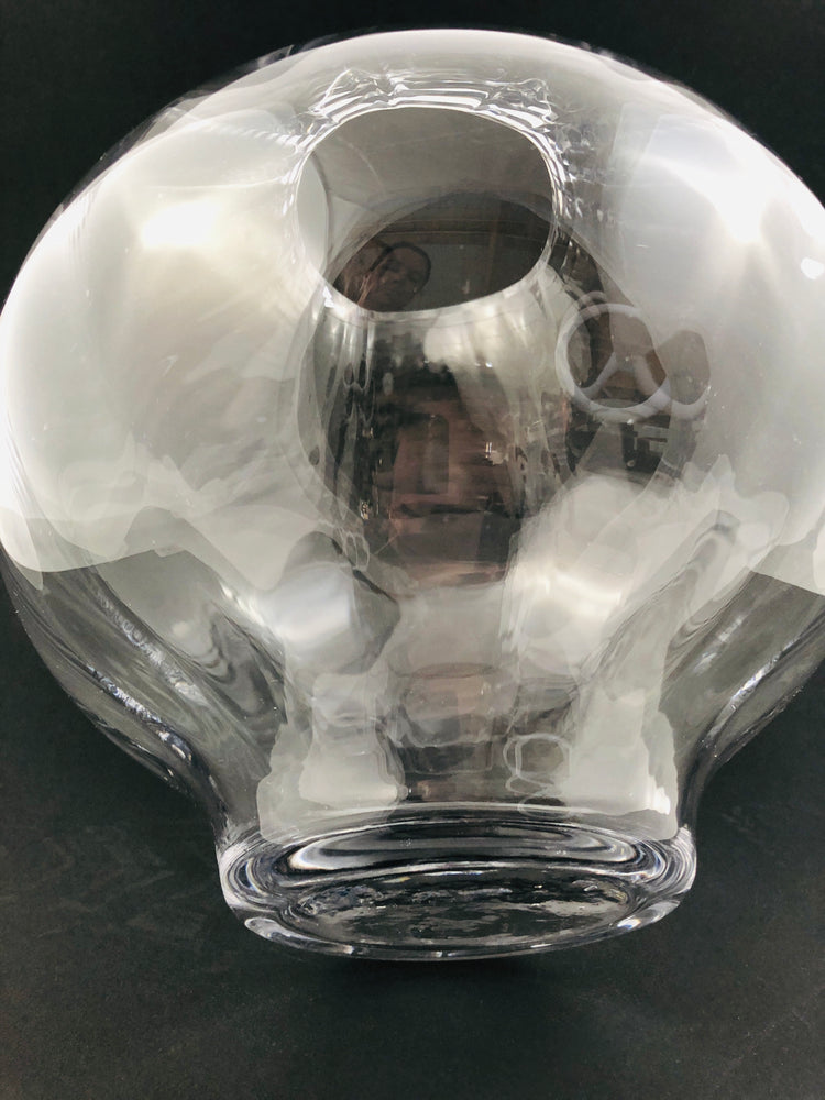 
                  
                    Stunning Glass/Crystal Bulb Waterfall Vase (21880)
                  
                