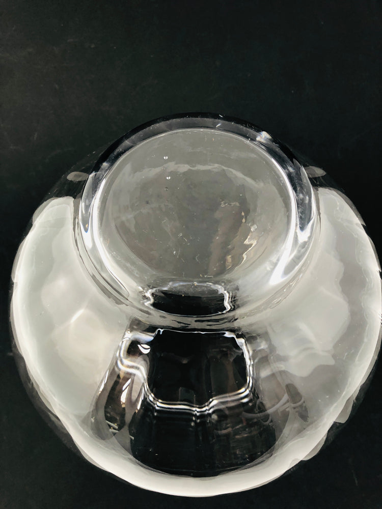 
                  
                    Stunning Glass/Crystal Bulb Waterfall Vase (21880)
                  
                
