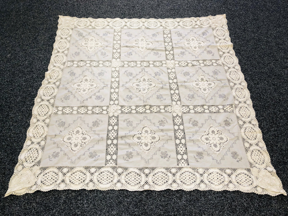 Square Grey and White Lace Tablecloth (21934)