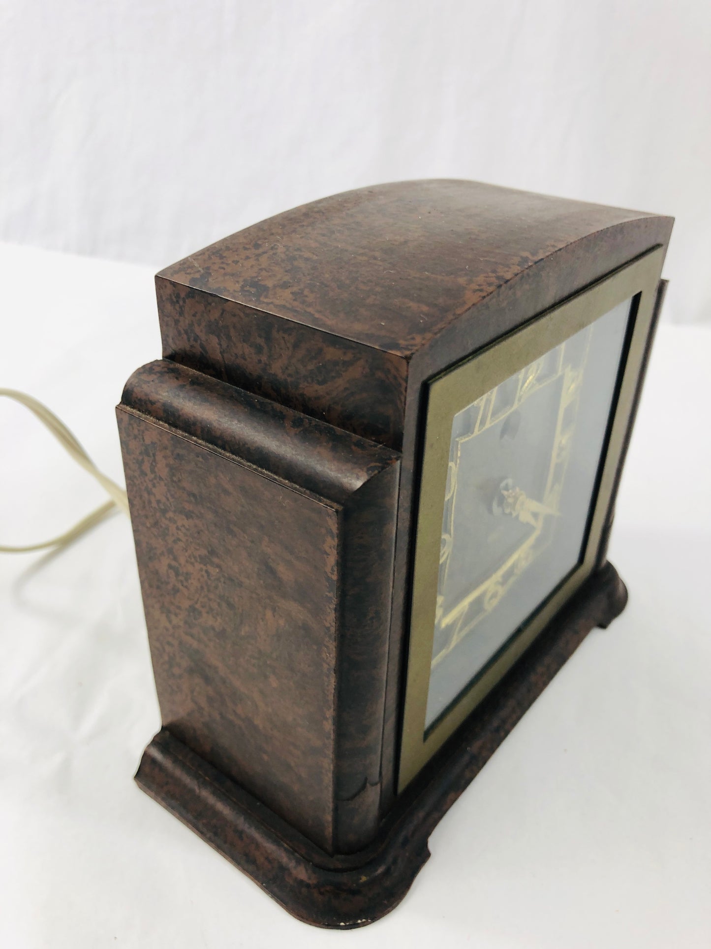 
                  
                    Art Deco Smiths Bakelite Mantel Clock (21939)
                  
                