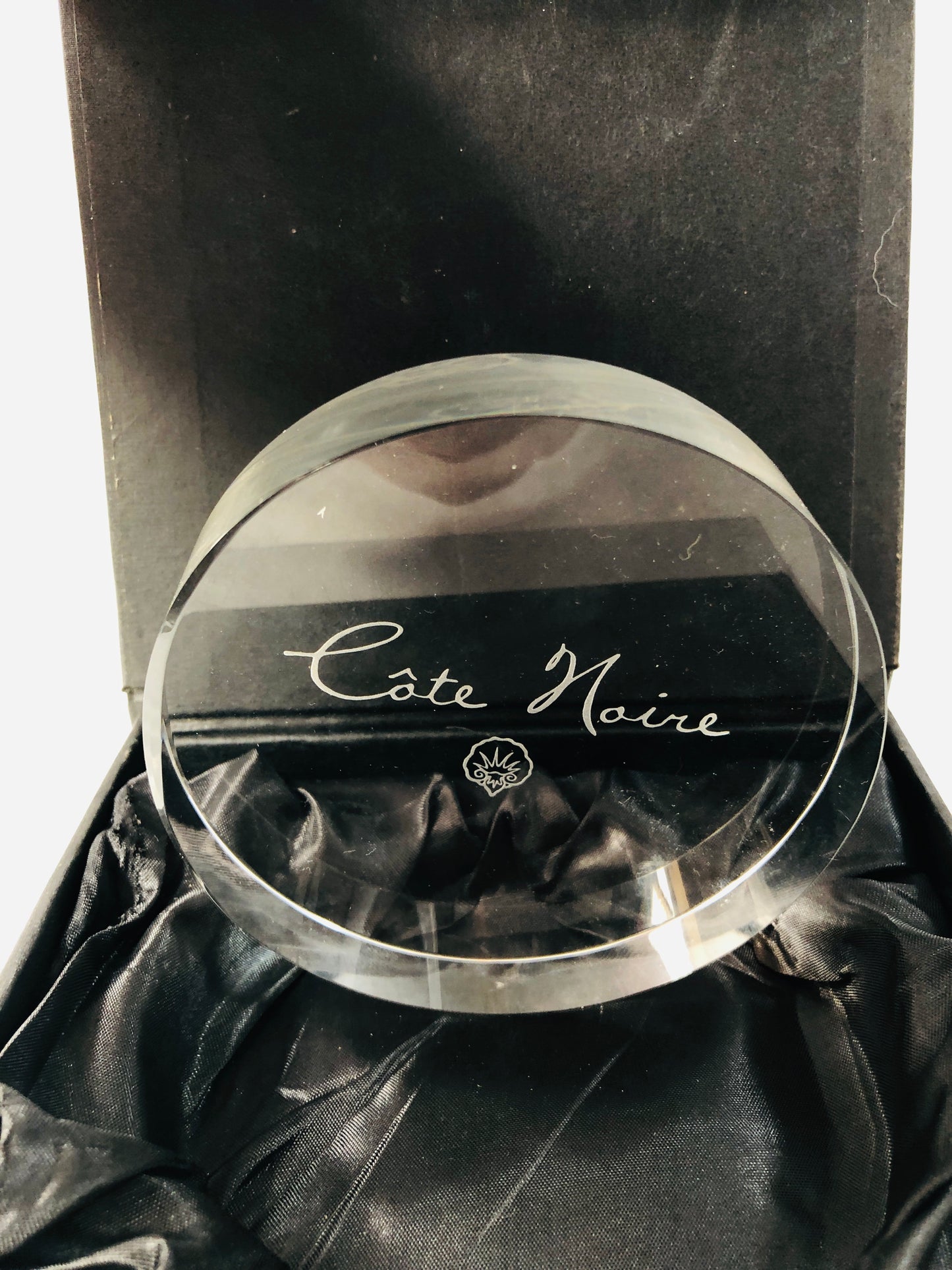 
                  
                    Cote Noire - Glass Base (21967)
                  
                