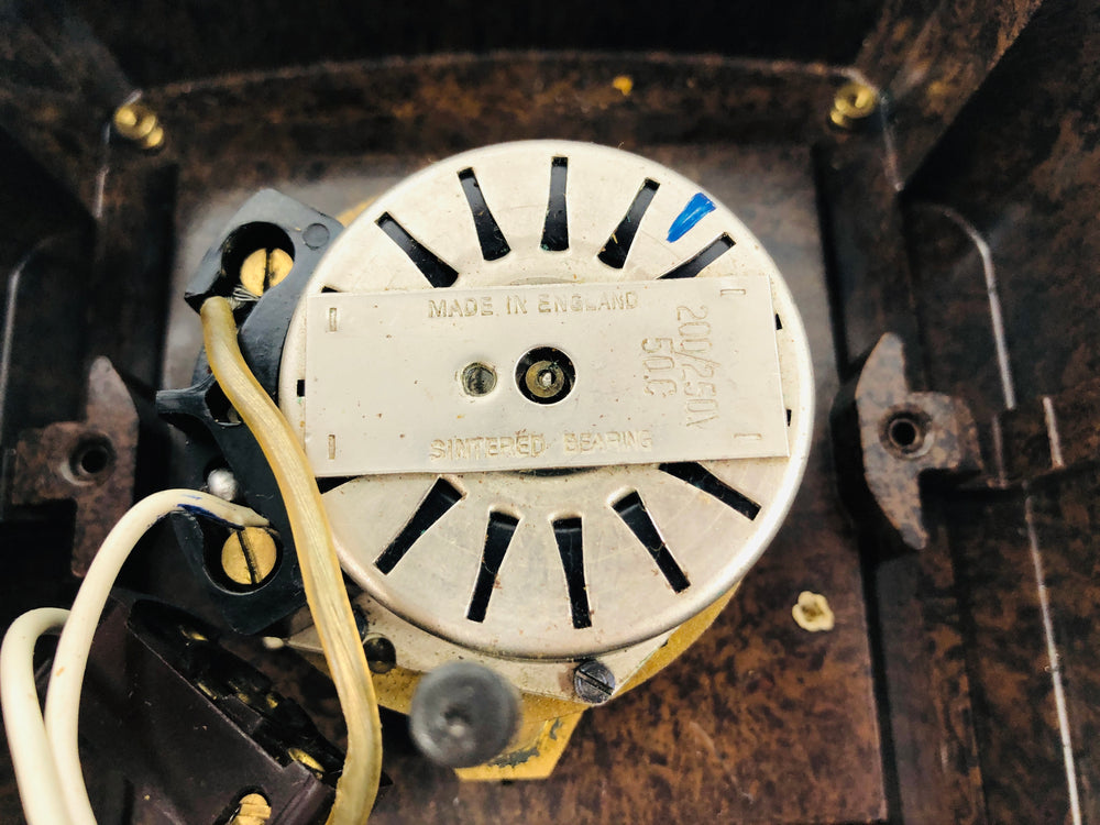 
                  
                    Art Deco Smiths Bakelite Mantel Clock (21939)
                  
                