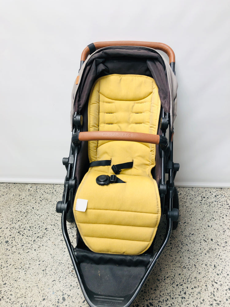 
                  
                    Edwards & Co Pram 3 Wheel (21966)
                  
                