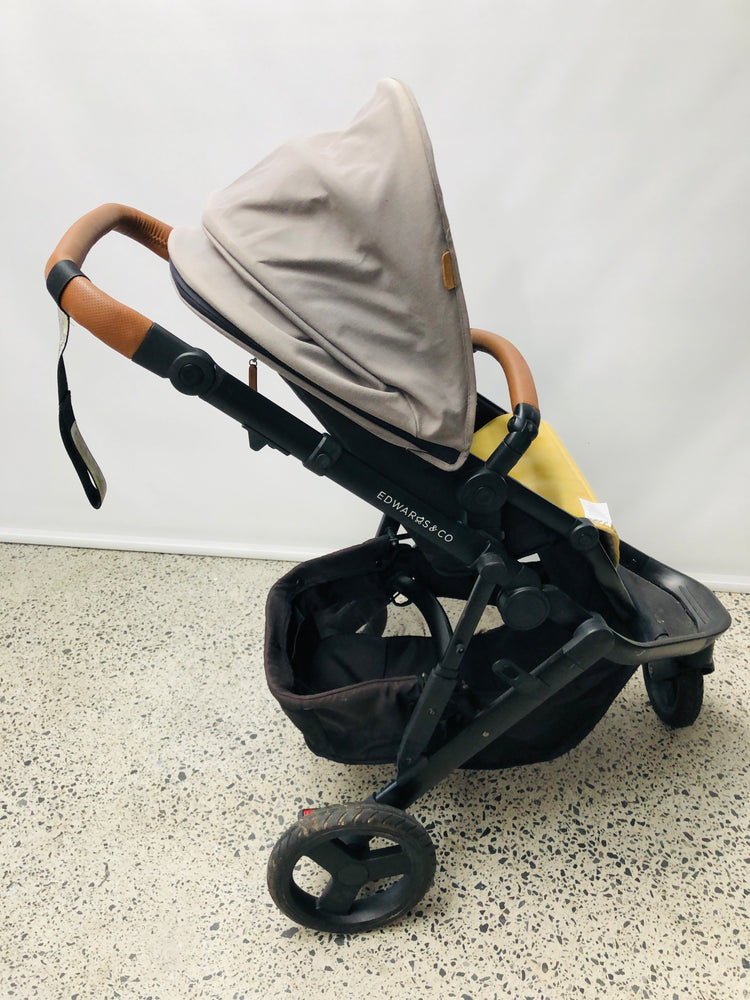 
                  
                    Edwards & Co Pram 3 Wheel (21966)
                  
                