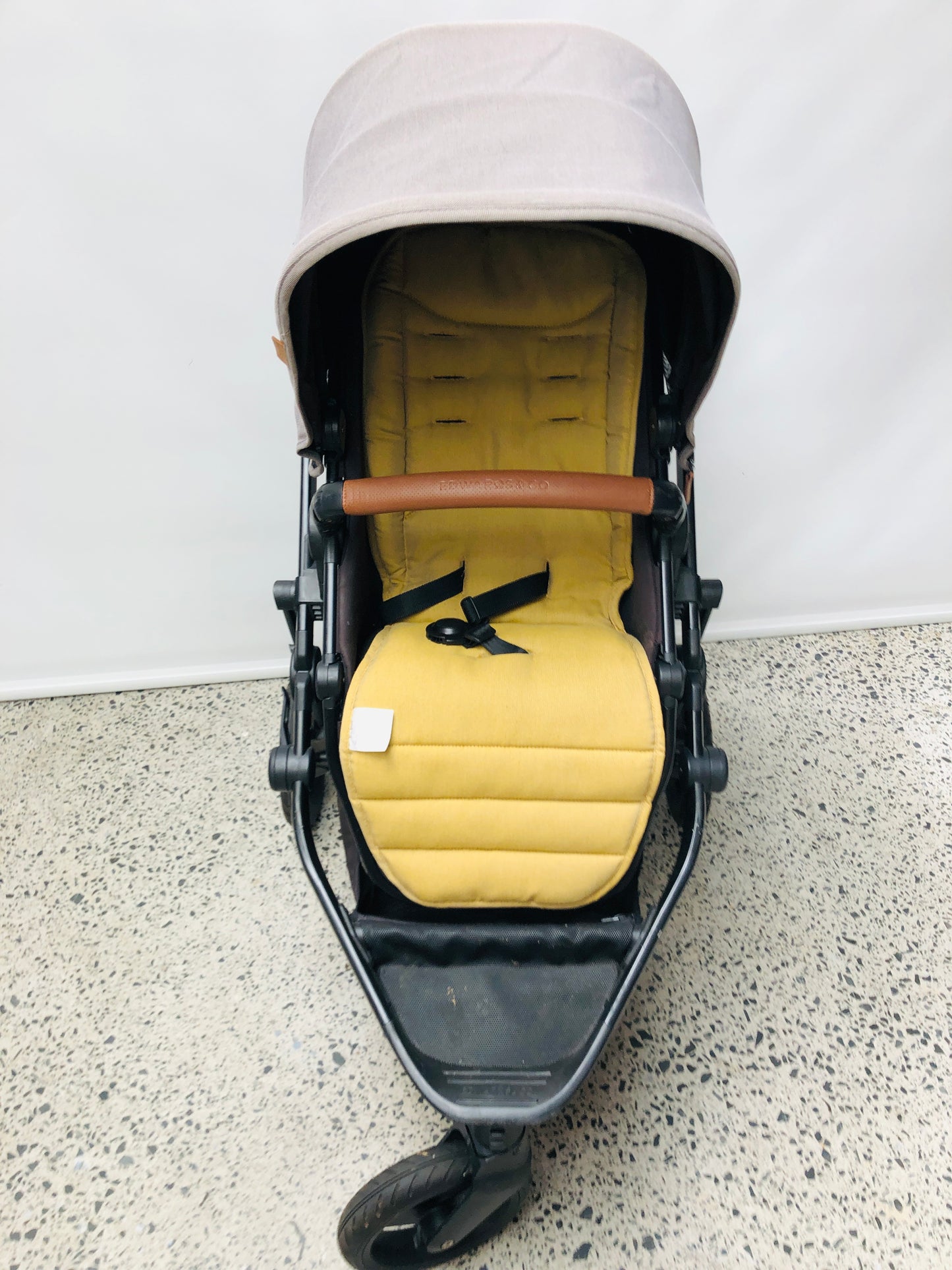 
                  
                    Edwards & Co Pram 3 Wheel (21966)
                  
                