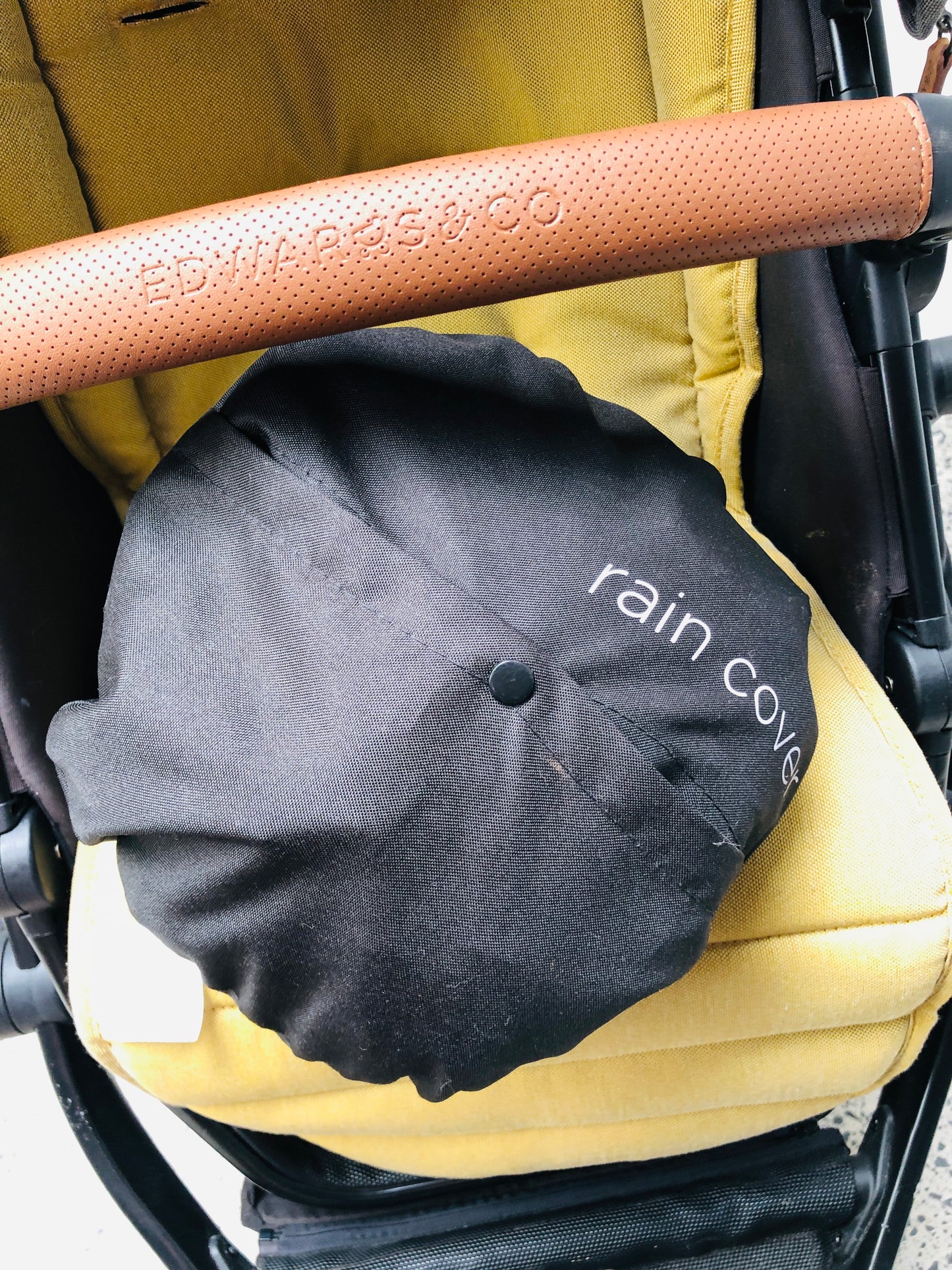 
                  
                    Edwards & Co Pram 3 Wheel (21966)
                  
                