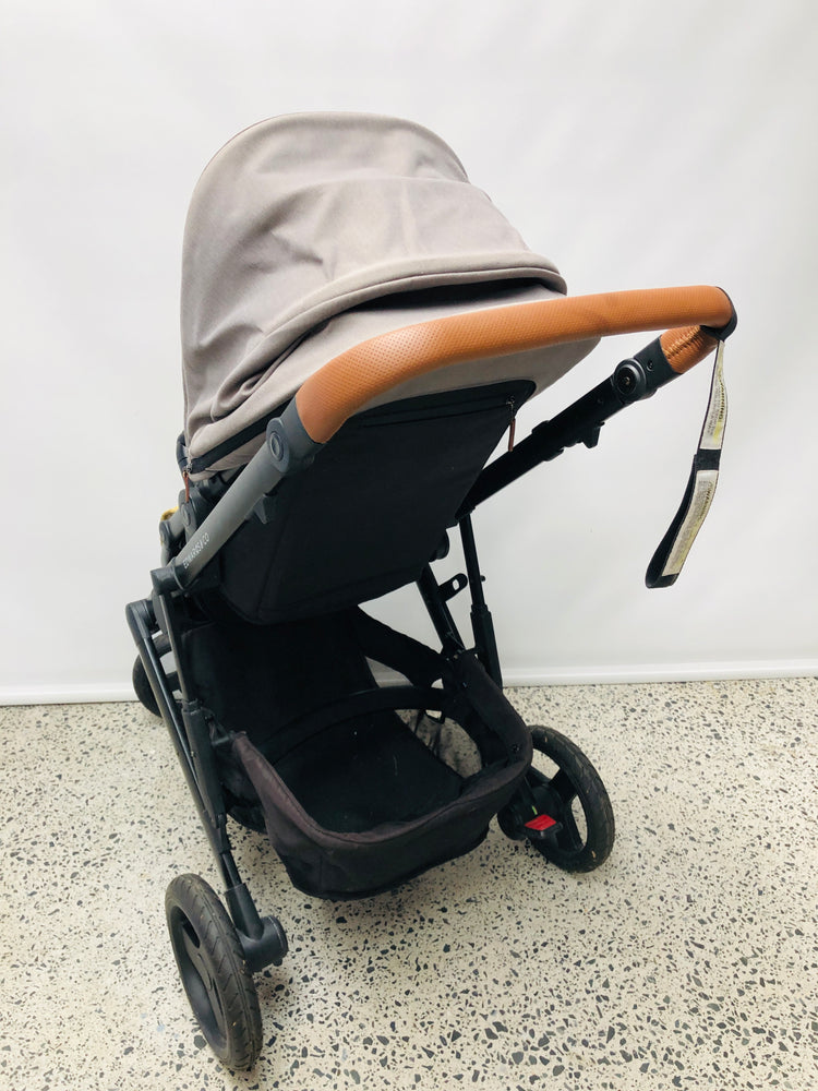 
                  
                    Edwards & Co Pram 3 Wheel (21966)
                  
                