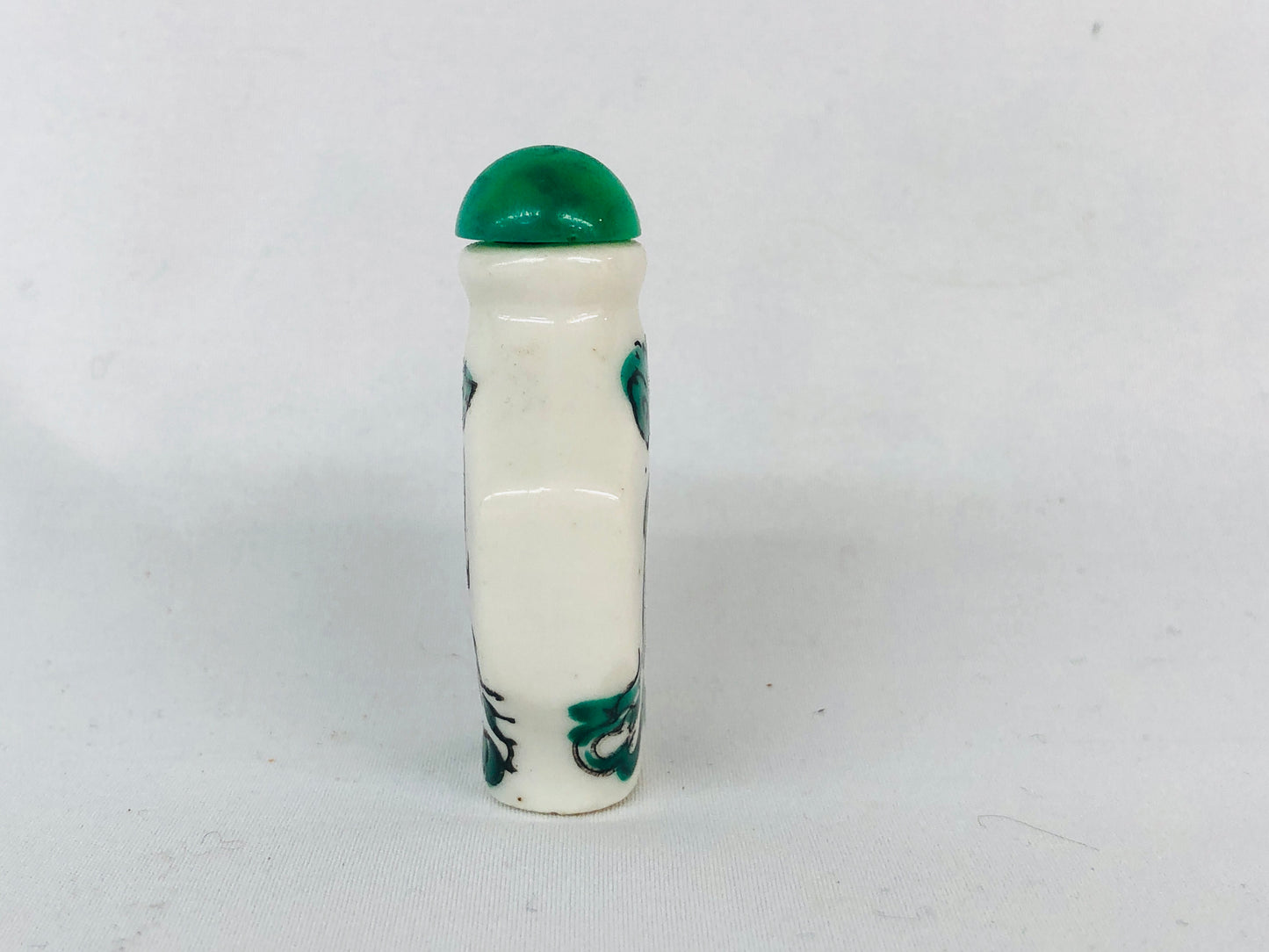 
                  
                    Vintage Chinese Fu Shi Snuff Bottle (14130)
                  
                