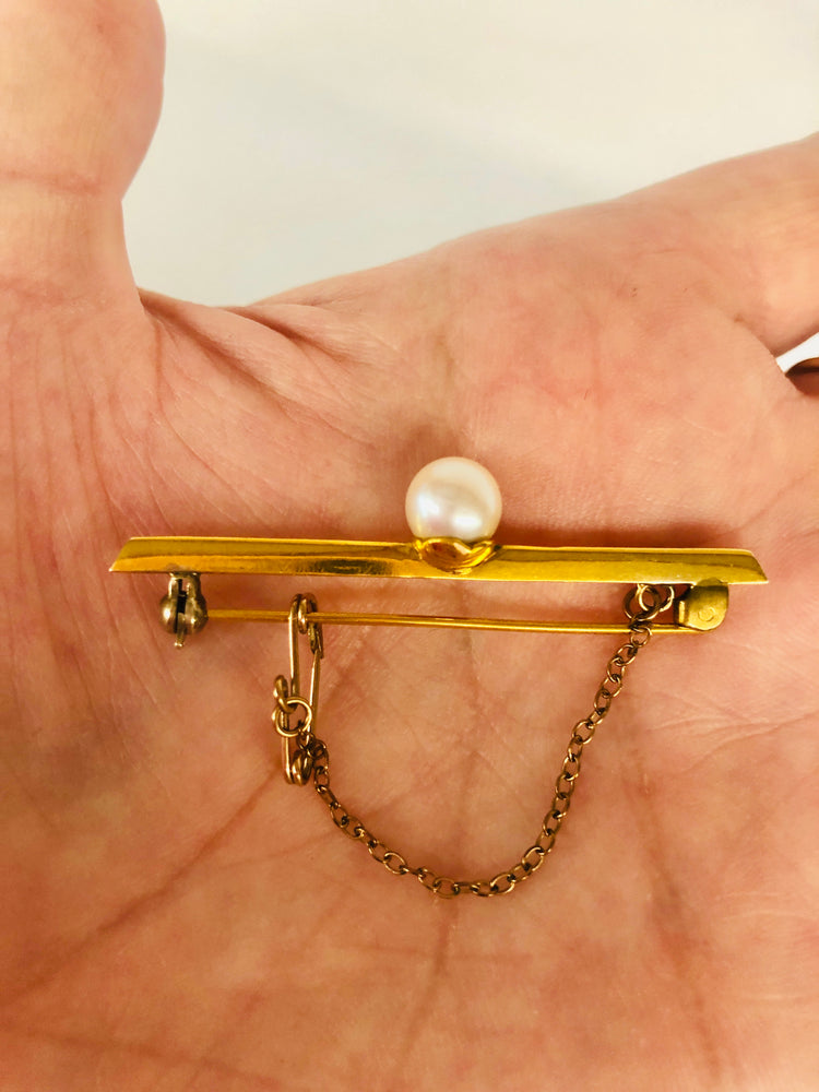
                  
                    Vintage Cultured Pearl & Rolled Gold Bar Brooch (14374)
                  
                